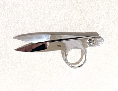 Gingher Spring-Action Knife-Edge Thread Nippers - 4.5'' Stainless Steel Shears