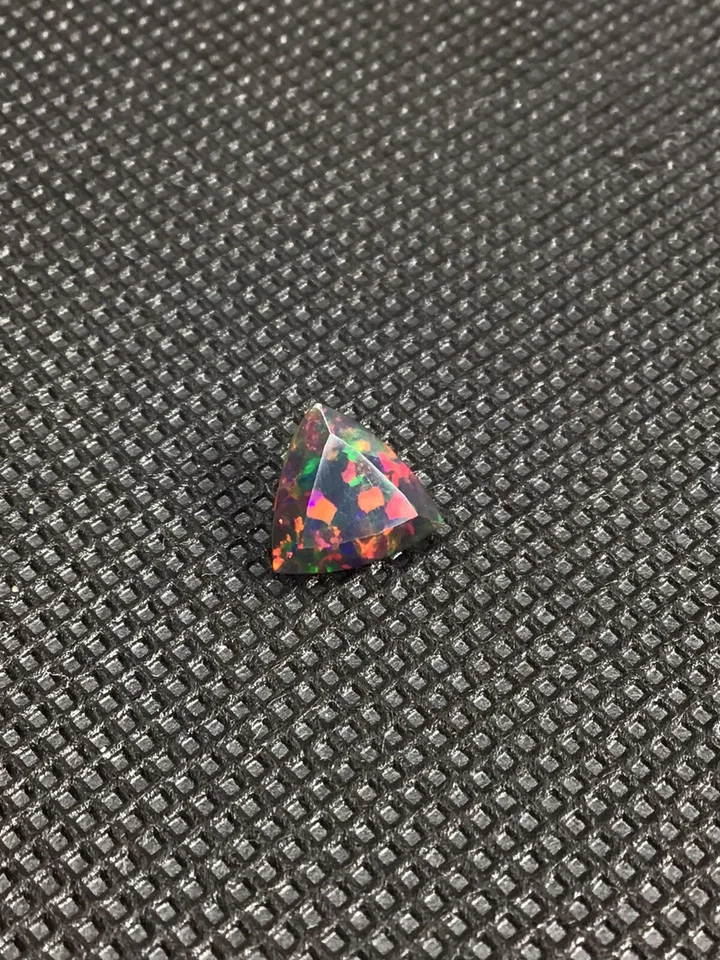 Black Opal 1 Carat Solid Black Trillion Cut Clover Leaf Pattern Gemstone￼￼ - Image 2 of 4