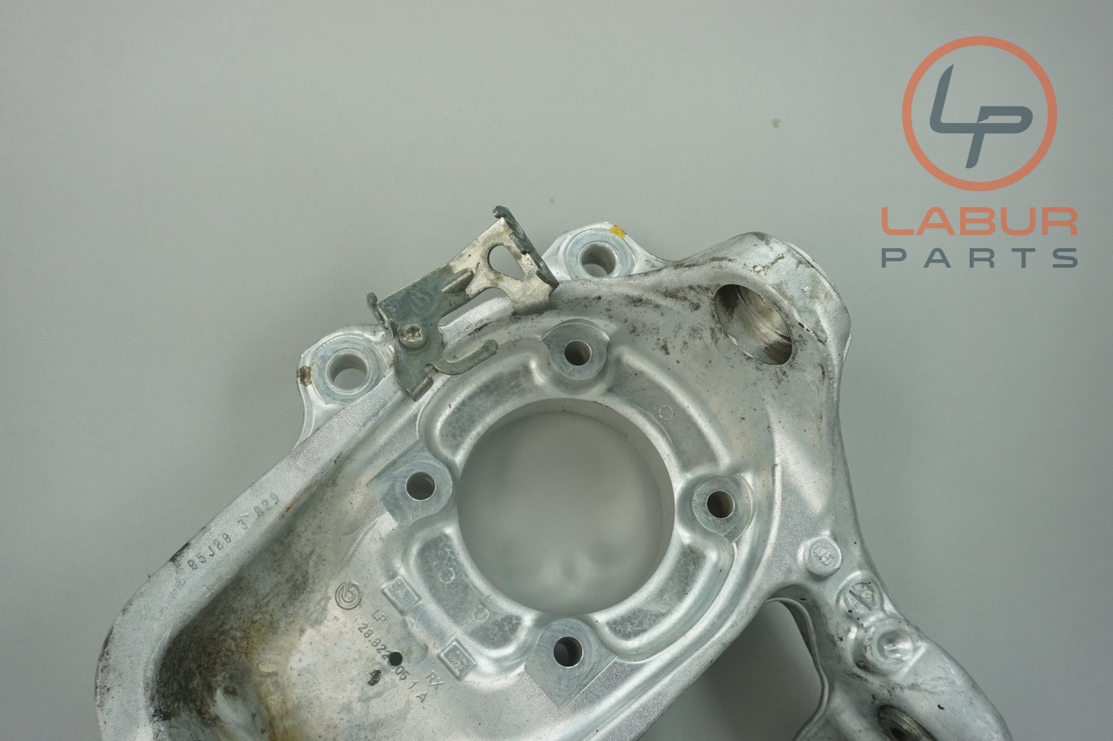 M139 03-08 Maserati Quattroporte Front Left Driver Side Spindle Knuckle C993