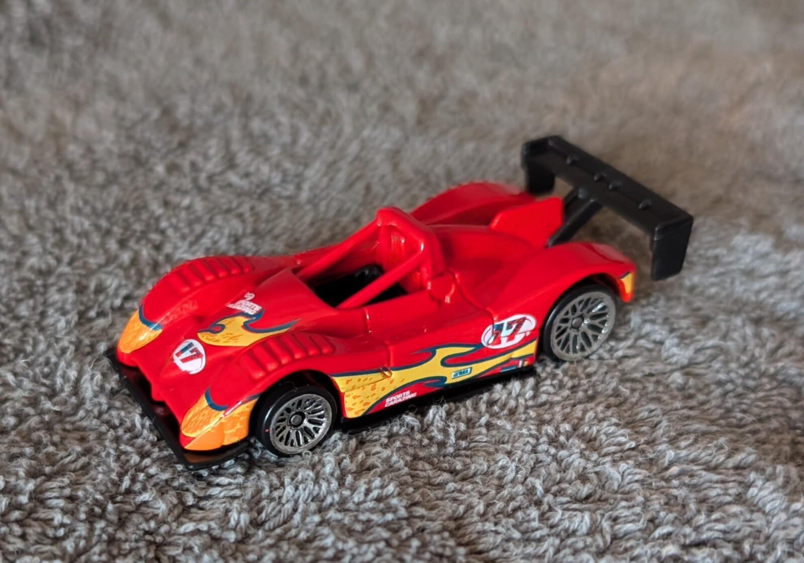 1999 Hot Wheels Ferrari 333 SP Red 1:64 Diecast Race Car with Yellow Flames