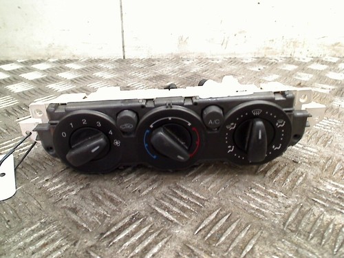 Ford C Max Klimaanlage Kühlt Nicht BEDIENUNG KLIMAANLAGE Ford Focus C-Max MPV 1.8 16V (CSDA) 2004