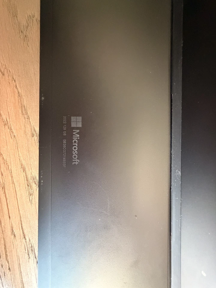 Surface Go 8GB, 128GB with 4G FOR PARTS - Image 3 of 4
