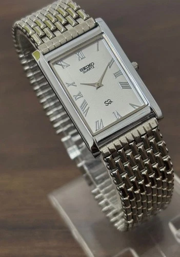 Classic Vintage Seiko Slim Quartz Men's Wrist Watch