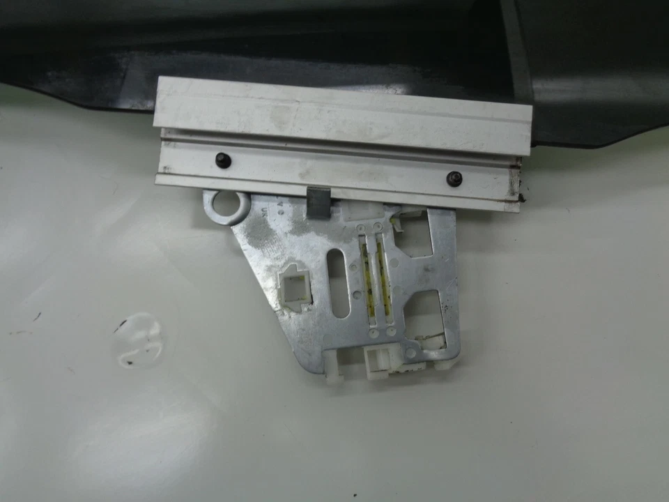 2003-2014 Volvo XC90 Rear Right Passenger Side Door Auto Glass OEM AK2101163 - Image 2 of 4