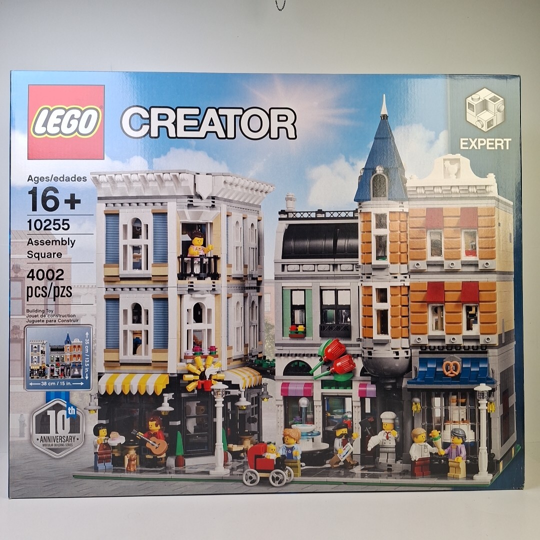 LEGO Creator Expert Set 10255 Assembly Square Retired Brand New