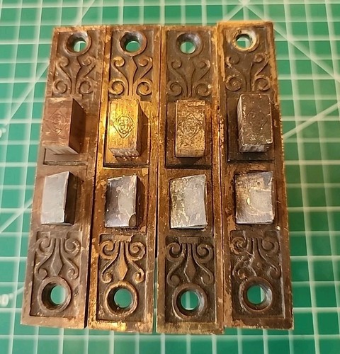 Set of 4 ANTIQUE Vtg Mortise Lock Set RUSSELL & ERWIN Ornate Brass Faceplate - L - Picture 4 of 16