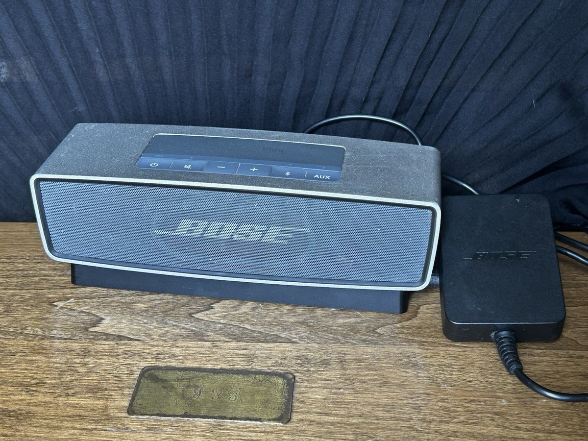 Bose SoundLink Mini Portable Bluetooth Silver Speaker +Charging