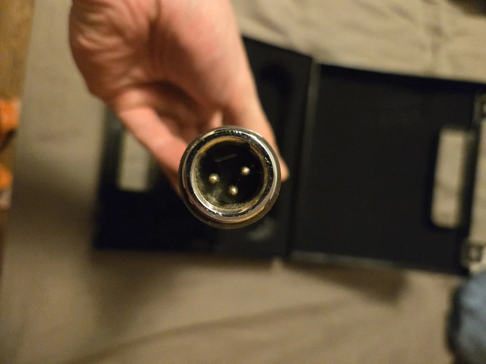 Micrófono para comentarista deportivo con cancelación de ruido cinta labial Coles Electroacoustics 4104b Foto 3 de 4