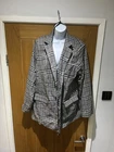 NEW LOOK CURVE LADIES LOVELY  CHECKED LOOSE FIT  LONG JACKET SIZE 28