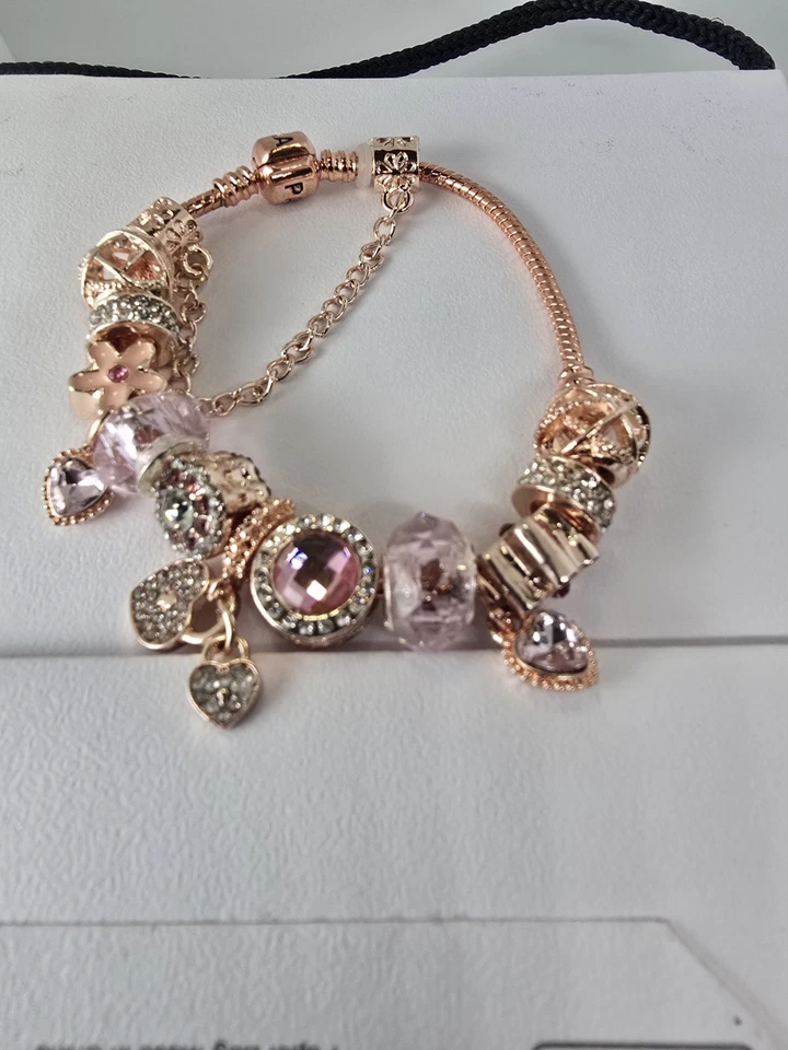 PULSERA ORO ROSA PLATA CON CORAZÓN DE CRISTAL Y DIJES EUROPEOS AMOR Foto 2 de 2