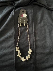 Earrings And Necklase Set With metal Chain And Faux Pearls And Clear Crystals