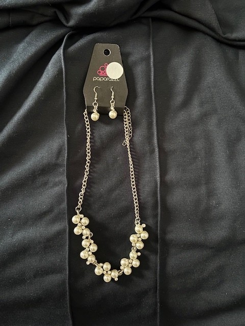 Earrings And Necklase Set With metal Chain And Faux Pearls And Clear Crystals