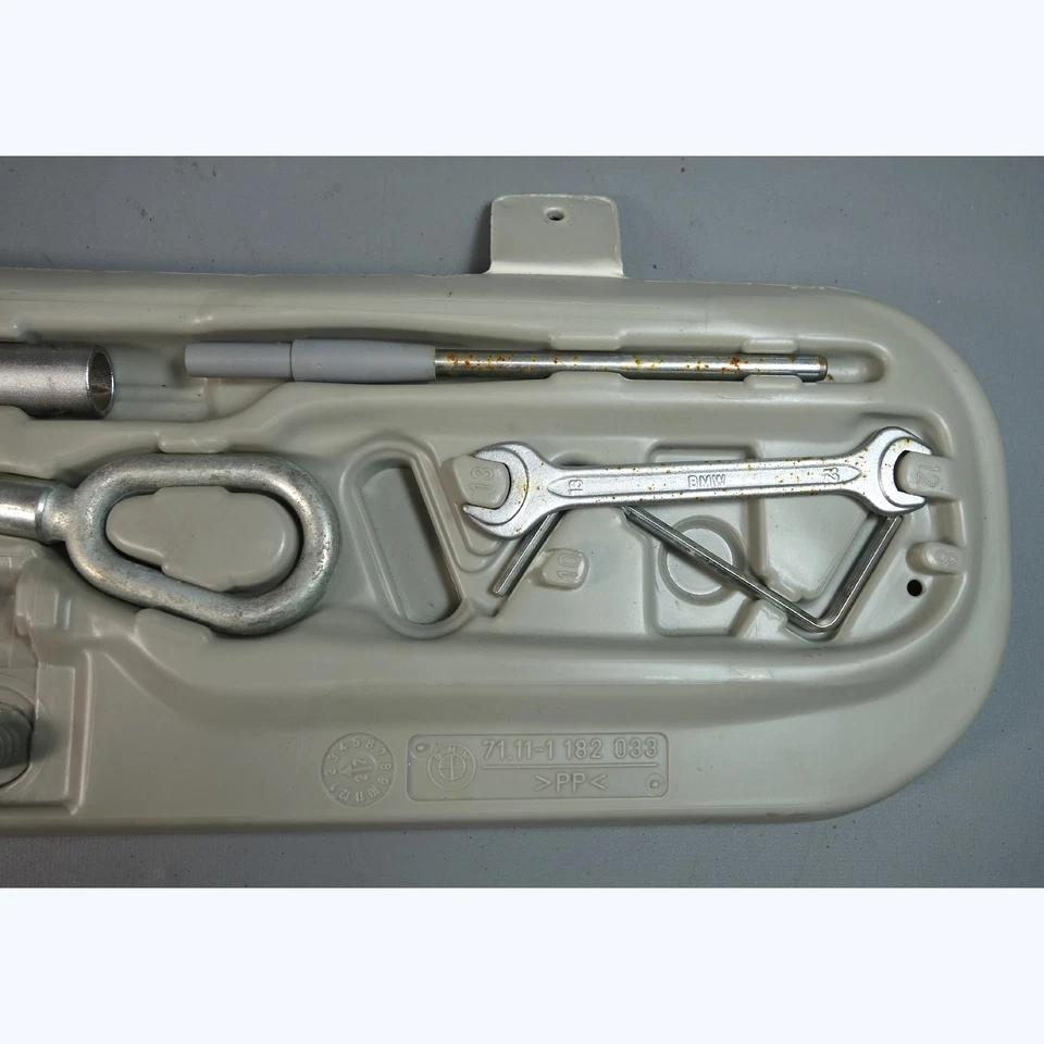 Juego de herramientas de maletero trasero BMW E36 serie 3 M3 1992-1999 caja de herramientas OEM Foto 2 de 4