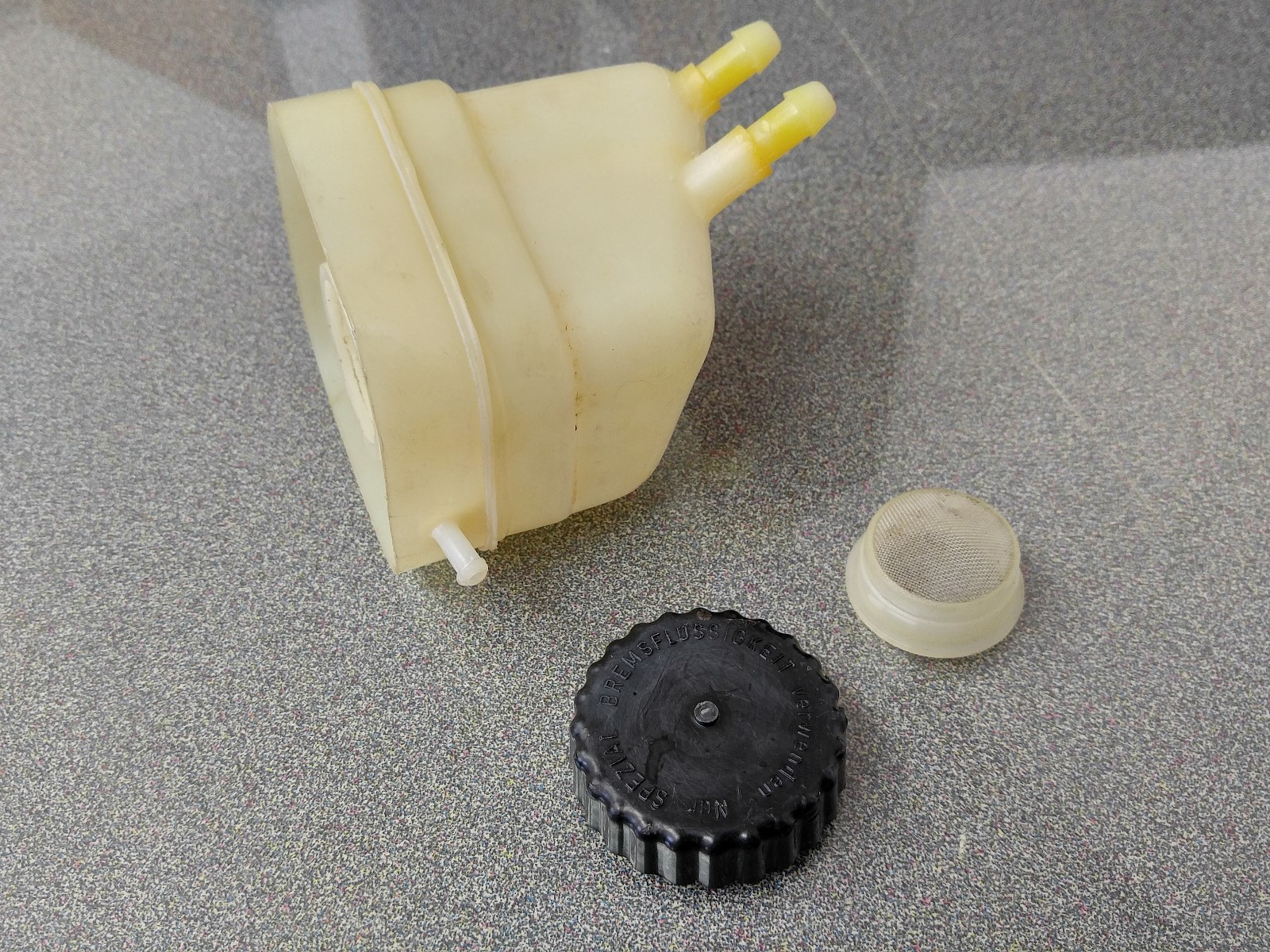 EXCELLENT ORIGINAL GENUINE PORSCHE 911 912 9146 BRAKE FLUID RESERVOIR