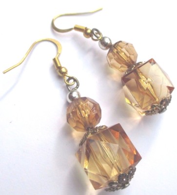 Boucles D'oreilles Percées Vintage - Or Couleur Avec Perle Ambré - Tombantes - Modèle *3971 - Occasion