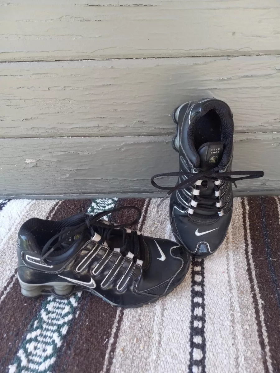 Black nike cheap shox shoes