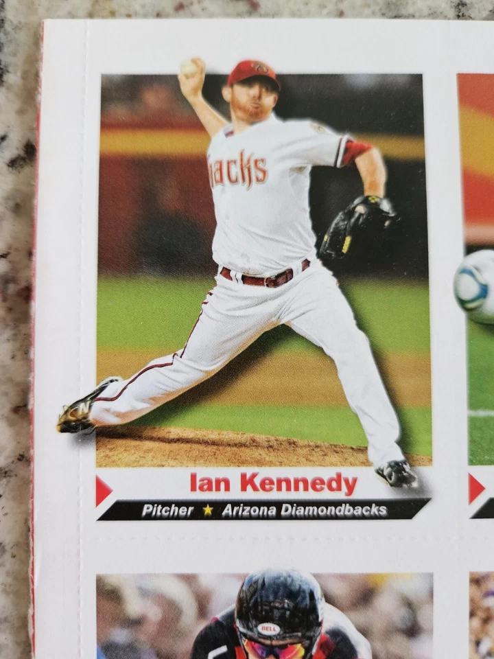 SI para niños de octubre de 2011 - hoja completa sin cortar - Alex Morgan/Carissa Moore/Bryce Harper Foto 2 de 4