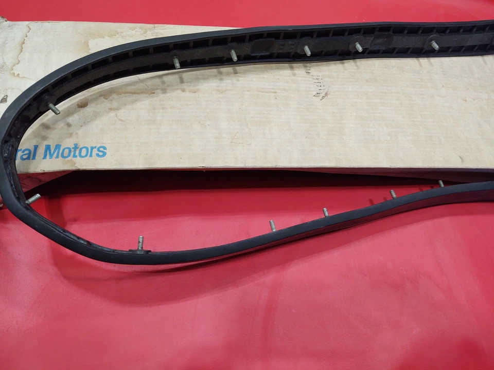 NOS GM OEM 1976 76 PONTIAC BONNEVILLE CATALINA FRONT BUMPER FILLER STRIP BAR PAD - Image 4 of 4