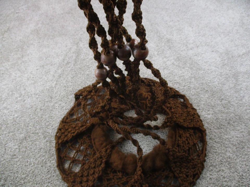 Colgador de plantas de macramé vintage cuentas de madera de yute marrón maceta colgante boho años 70 Foto 3 de 4