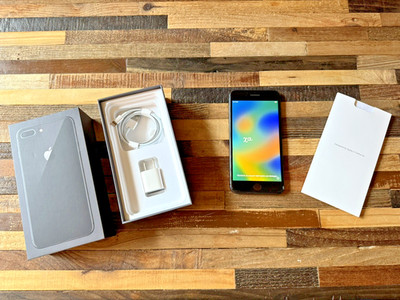 Apple iPhone 8 Plus - 64 GB - Space Gray - INCLUDES BOX AND ACCESSORIES