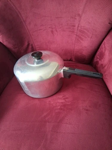 Wagner Ware Sydney O Magnalite 4 QT Sauce Pot 4684-P with Lid Double Spouts VTG