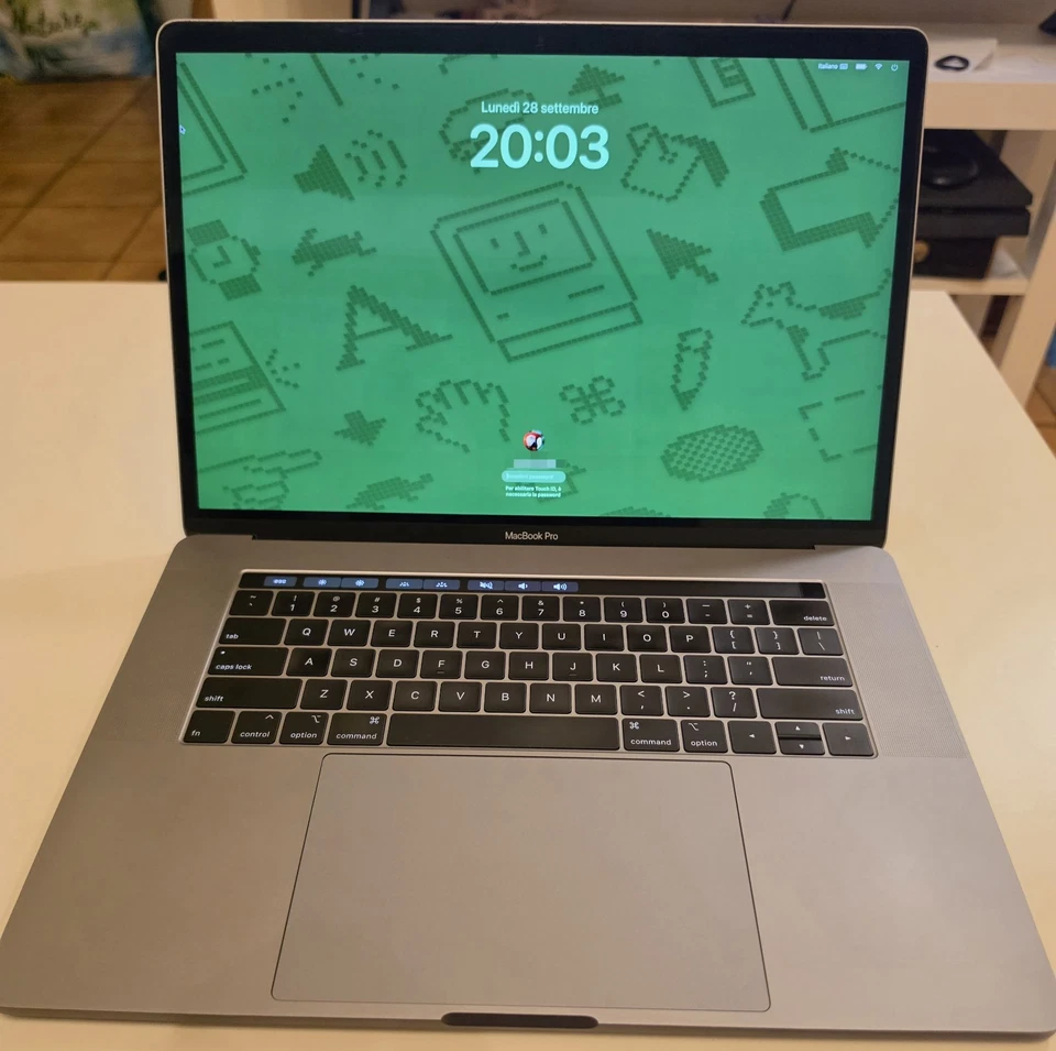 Apple MacBook Pro 15" 2018 · i7 · 32GB · 500GB, foto 1 di 5