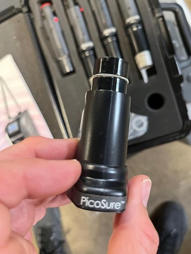 Láser de picosegundos CynoSure PicoSure Pro usado para eliminación de tatuajes - Imagen 10 de 13