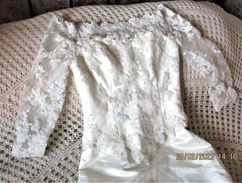 Rich cream satin sheen wedding dress by GABRIELLA Embellished mesh bodice Size 8 - 第 1/6 張圖片