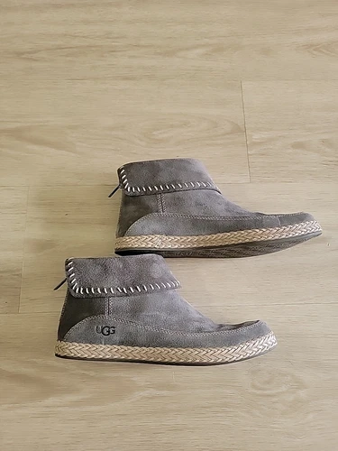 Stivali donna UGG Varney taglia 7 5 scamosciati grigi indossati una volta