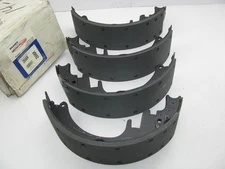 Wagner Z656R Rear Drum Brake Shoes - 13" X 3-1/2"