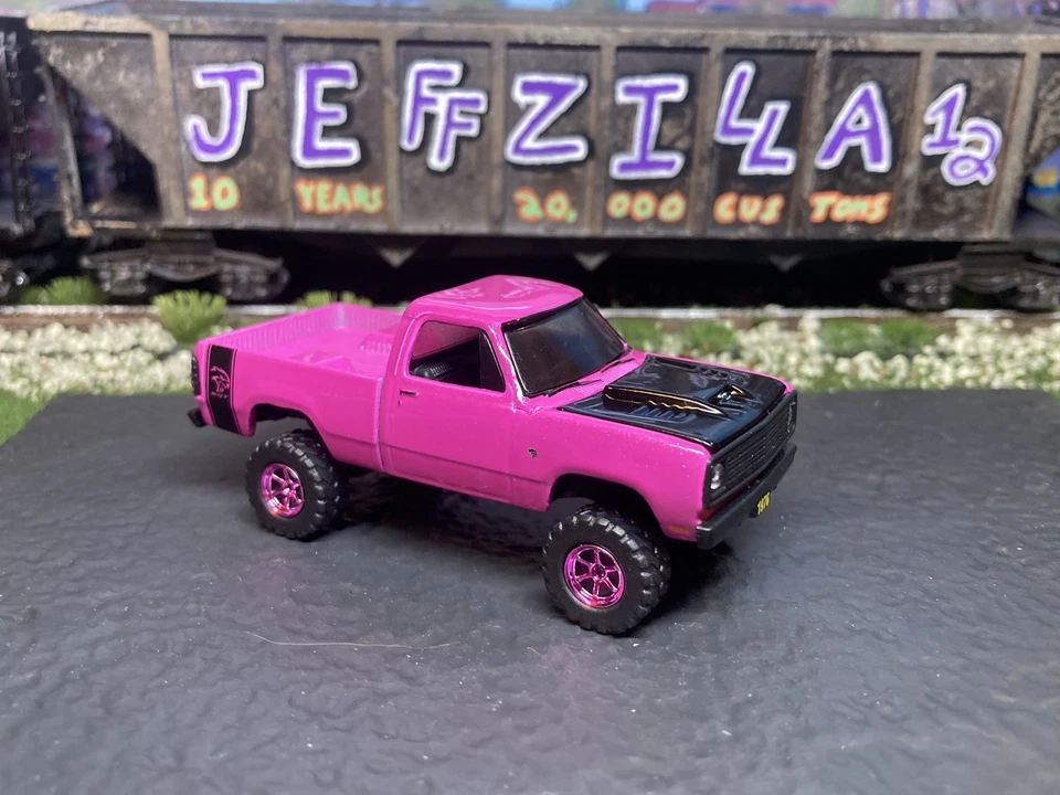 1976 Dodge Pickup Lifted 4x4 Truck 1/64 Diecast Custom Off Road M2 Machines - Image 3 of 4