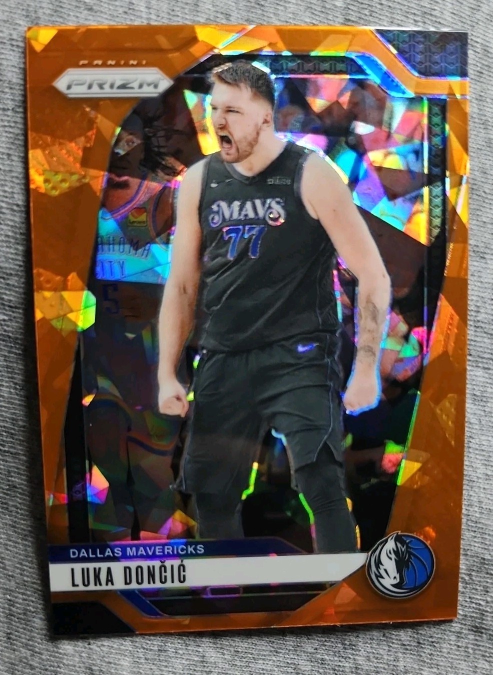 2024-25 Panini Prizm Basketball Luka Doncic Orange Cracked Ice Dallas Mavs #89