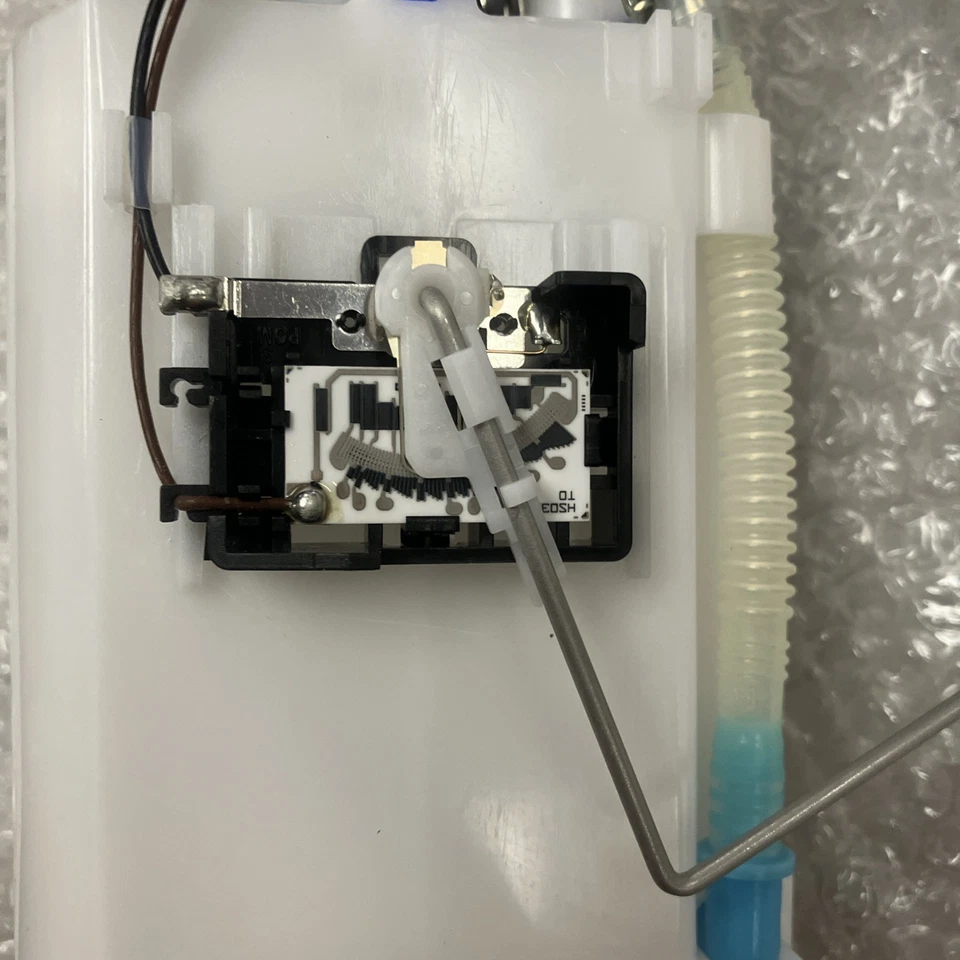 Conjunto de bomba de combustible original Kia Forte 31110-1M600 2010-2013 nuevo Foto 2 de 4