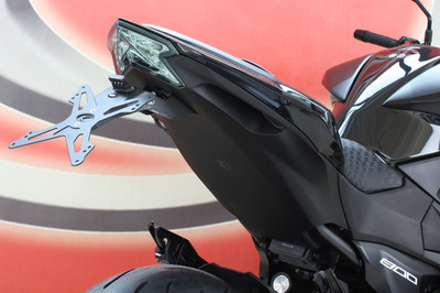 EVOTECH VERSTELLBARER KENNZEICHENHALTER KAWASAKI Z 800 E 2013-2014-2015-2016 TAIL TIDY