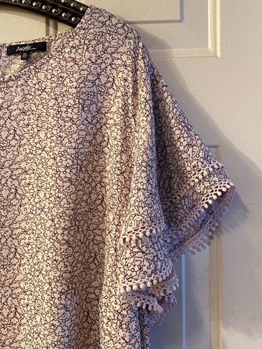 NWT Angels Forever Young Sz 3X Womens Blouse Flutter Sleeve Lilac/White Floral - Picture 4 of 13