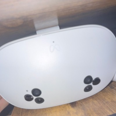 Meta Quest 3 Standalone VR Headset, White, 120Hz, 110° FOV, USB-C, Room-Scale
