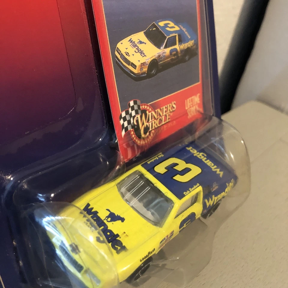 Winners Circle 1998 Dale Earnhardt #3 Wrangler 1985 Monte Carlo 50 aniversario Foto 3 de 4