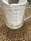 Vintage Pyrex Measuring Cup 508 -  1 Cup 8oz Red Lettering Closed D Handle
