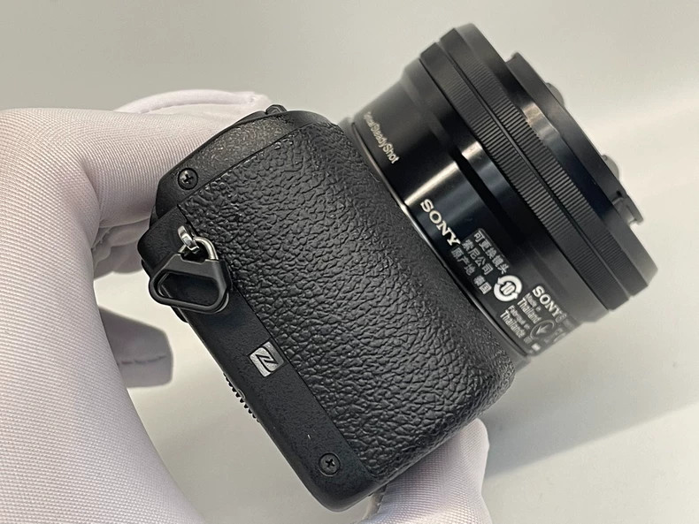 Sony A5100 24.3MP Flip Screen Mirrorless Digital Camera with 16