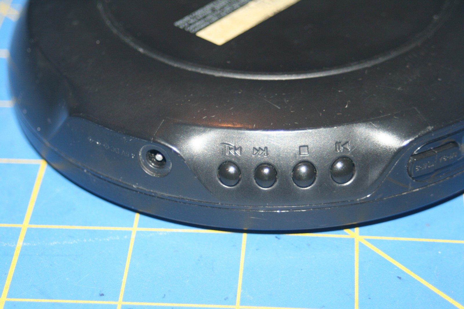 Philips EXP2546 Portable MP3CD Player MP3CD playback with 100second