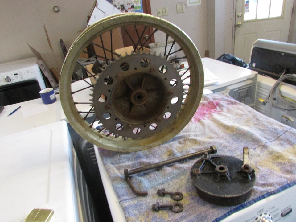 Husqvarna 500 1983 rueda trasera completa/llanta Foto 2 de 4