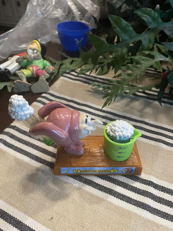 Dreamworks Burger King Kid's Club Toy 1998 Toonsylvania Monster Maker Toy