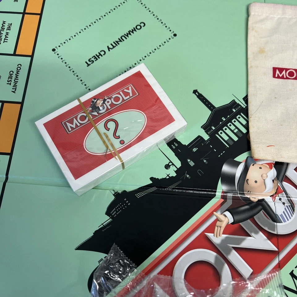 Monopoly Board Game Southampton Limited Edition Brand New and Sealed - Image 4 of 4