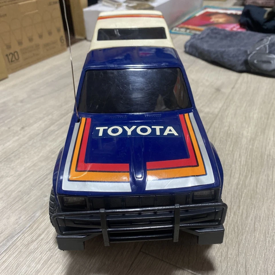 Nikko Japan 1982 Hilux 4WD Toy Truck Shell Detachable, Used, 14cm/5.5in tall 88b - Image 3 of 4