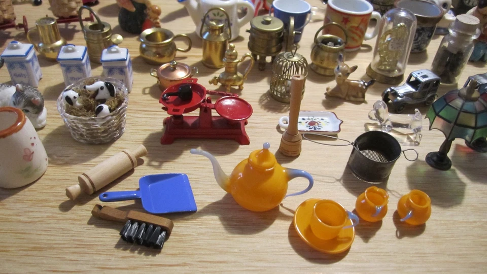 Konvolut über 100 Stück Setzkastenfiguren / Puppenstuben - Zubehör - Bild 3 von 4