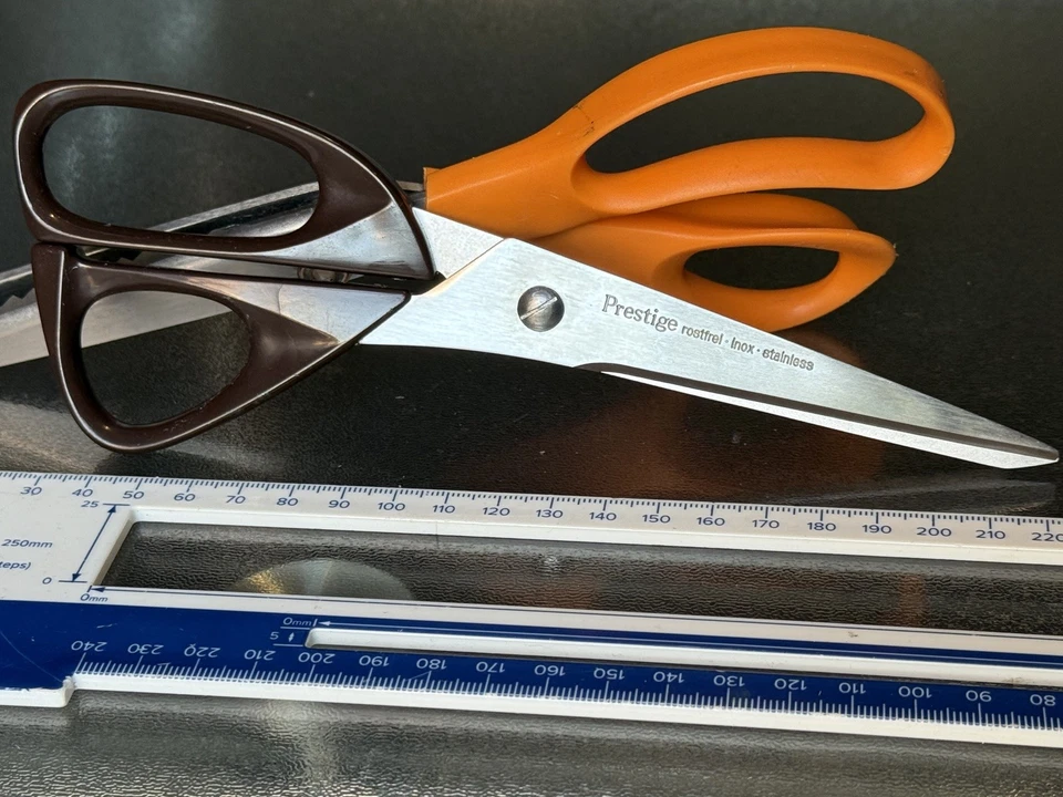 **Fiskars & Prestige Pinking Shears - Zig Zag Fabric Scissors - Used - Image 2 of 4
