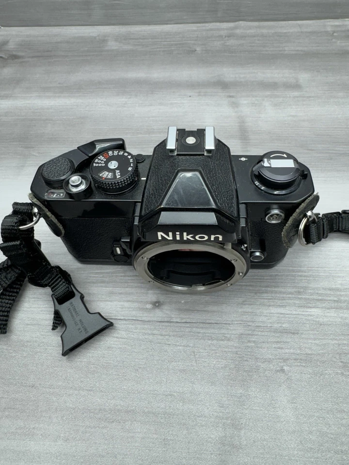 NIKON FM SILVER 35mm SLR FILM CAMERA BODY ONLY - Image 2 of 4