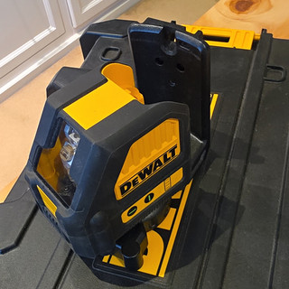 DEWALT DCE088G Self Levelling Laser Level Kit with Case Charger & Battery