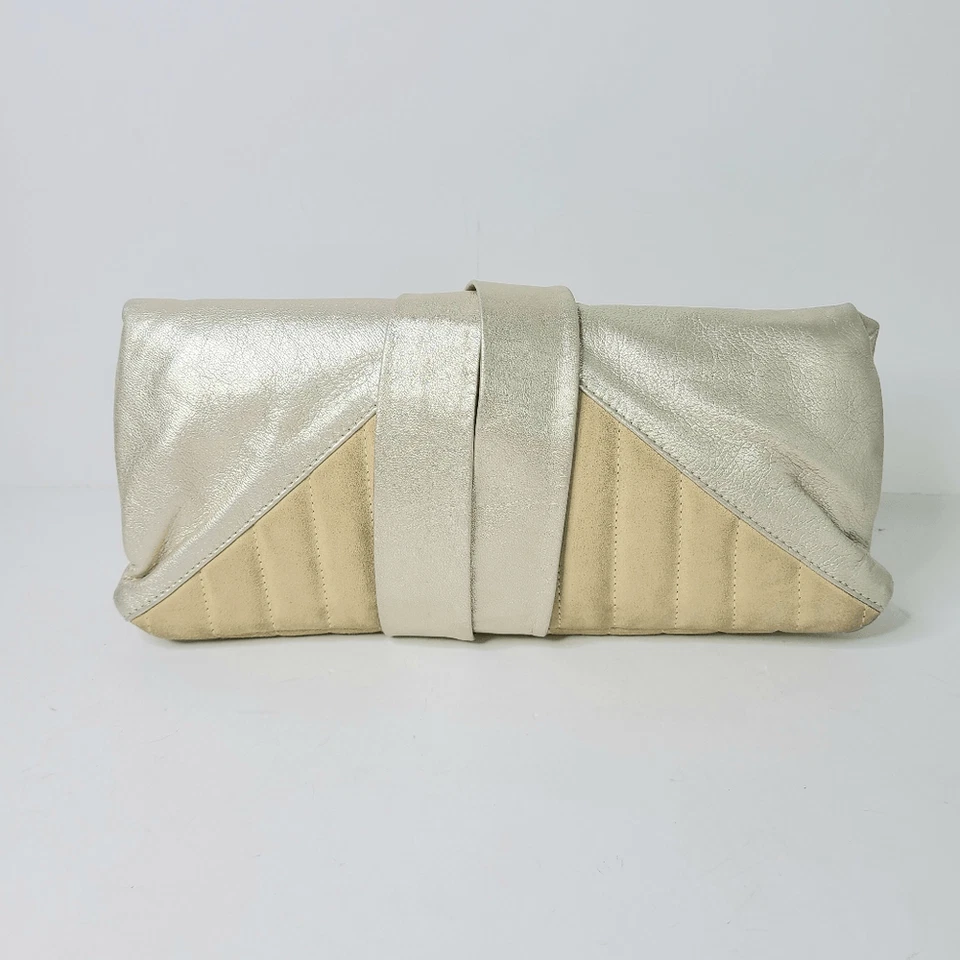 Bolso sin asas Goldenbleu para mujer cuero dorado gamuza acolchado envolvente flecos-leer Foto 2 de 4