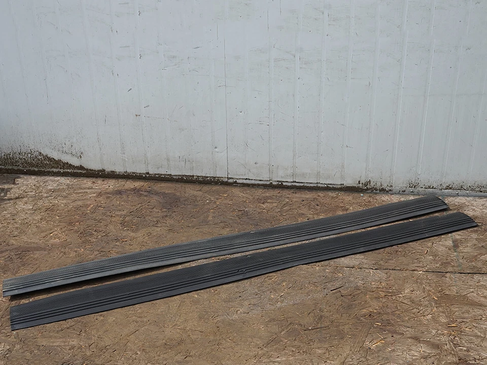 1977 - 1982 Porsche 924 Rocker Panel Molding Line Right Left Set Of 2 Oem - Изображение 3 из 4